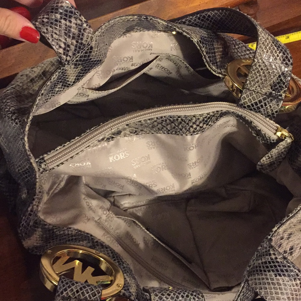Michael Kors snakeskin leather tote, comes with matching wallet! EUC - Picture 7 of 8